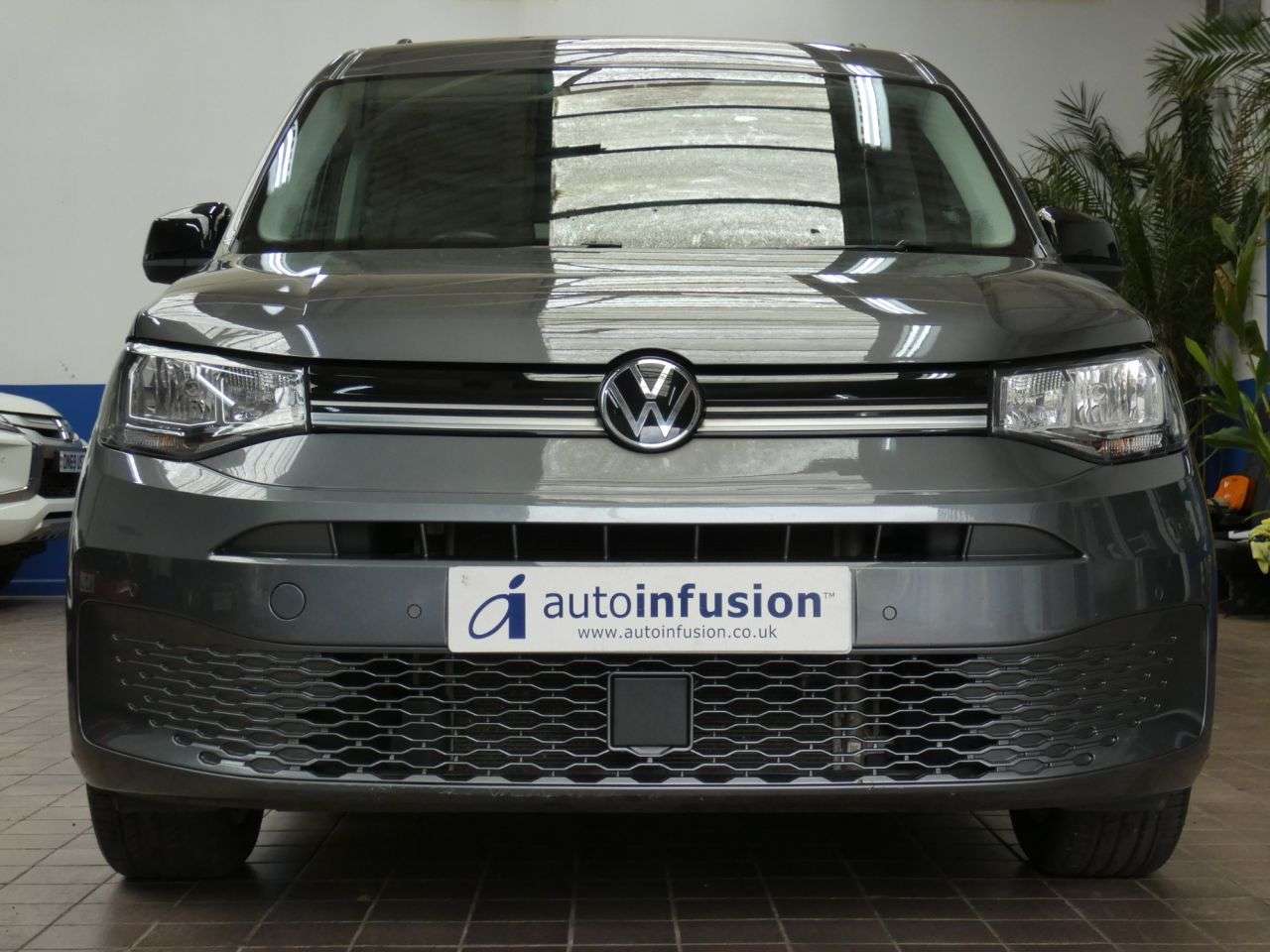 A 2022 VOLKSWAGEN CADDY MAXI 2.0 TDI Life MPV 5dr Diesel Manual Euro 6 (s/s) (102 ps) 1 OWNER SERVICE HI A 2022 VOLKSWAGEN CADDY MAXI 2.0 TDI Life MPV 5dr Diesel Manual Euro 6 (s/s) (102 ps) 1 OWNER SERVICE HI