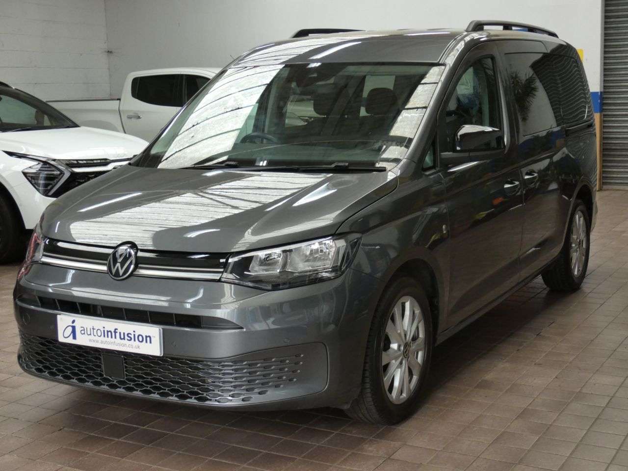 A 2022 VOLKSWAGEN CADDY MAXI 2.0 TDI Life MPV 5dr Diesel Manual Euro 6 (s/s) (102 ps) 1 OWNER SERVICE HI A 2022 VOLKSWAGEN CADDY MAXI 2.0 TDI Life MPV 5dr Diesel Manual Euro 6 (s/s) (102 ps) 1 OWNER SERVICE HI