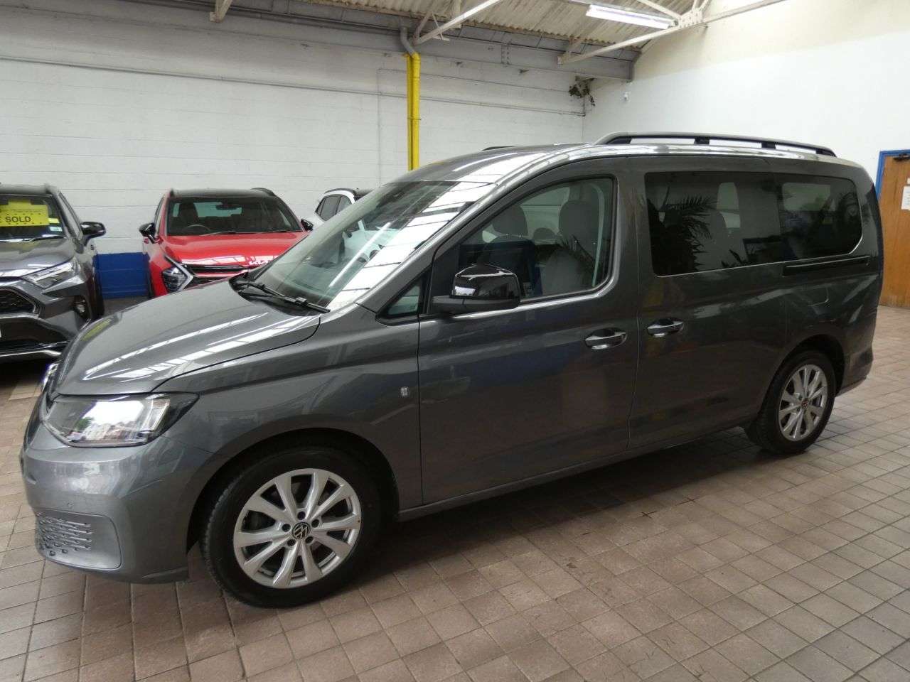 A 2022 VOLKSWAGEN CADDY MAXI 2.0 TDI Life MPV 5dr Diesel Manual Euro 6 (s/s) (102 ps) 1 OWNER SERVICE HI A 2022 VOLKSWAGEN CADDY MAXI 2.0 TDI Life MPV 5dr Diesel Manual Euro 6 (s/s) (102 ps) 1 OWNER SERVICE HI