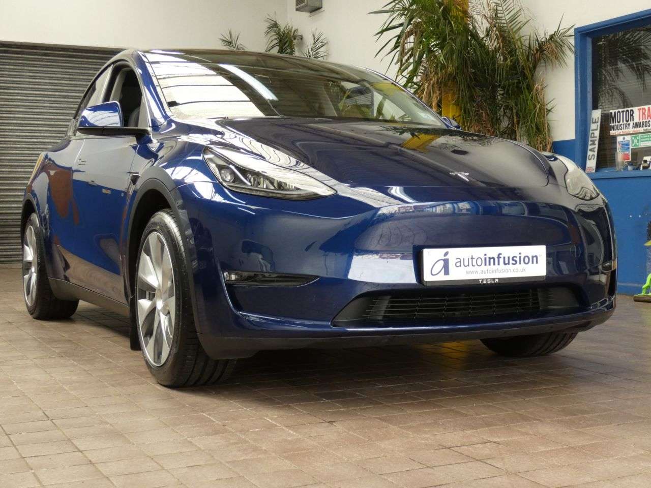 A 2023 TESLA MODEL Y (Dual Motor) Long Range SUV 5dr Electric Auto 4WDE (384 bhp) ALL TESLA UPDA A 2023 TESLA MODEL Y (Dual Motor) Long Range SUV 5dr Electric Auto 4WDE (384 bhp) ALL TESLA UPDA