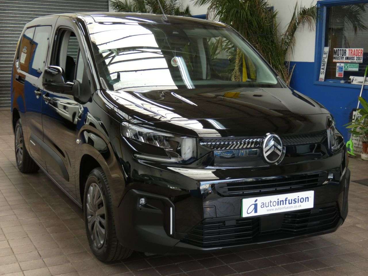 A 2025 CITROEN E-BERLINGO 52kWh PLUS XL MPV 5dr Electric Auto (7.4kW Charger) (136 ps) 1 OWNER WARRAN A 2025 CITROEN E-BERLINGO 52kWh PLUS XL MPV 5dr Electric Auto (7.4kW Charger) (136 ps) 1 OWNER WARRAN