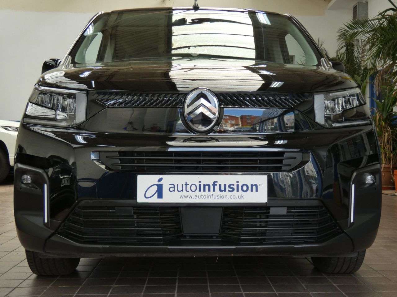 A 2025 CITROEN E-BERLINGO 52kWh PLUS XL MPV 5dr Electric Auto (7.4kW Charger) (136 ps) 1 OWNER WARRAN A 2025 CITROEN E-BERLINGO 52kWh PLUS XL MPV 5dr Electric Auto (7.4kW Charger) (136 ps) 1 OWNER WARRAN