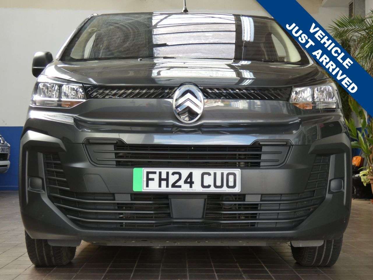 A 2024 CITROEN E-SPACETOURER 75kWh YOU! MPV 5dr Electric Auto LWB (11kW Charger) (136 ps) LOW MILES 1 OW A 2024 CITROEN E-SPACETOURER 75kWh YOU! MPV 5dr Electric Auto LWB (11kW Charger) (136 ps) LOW MILES 1 OW