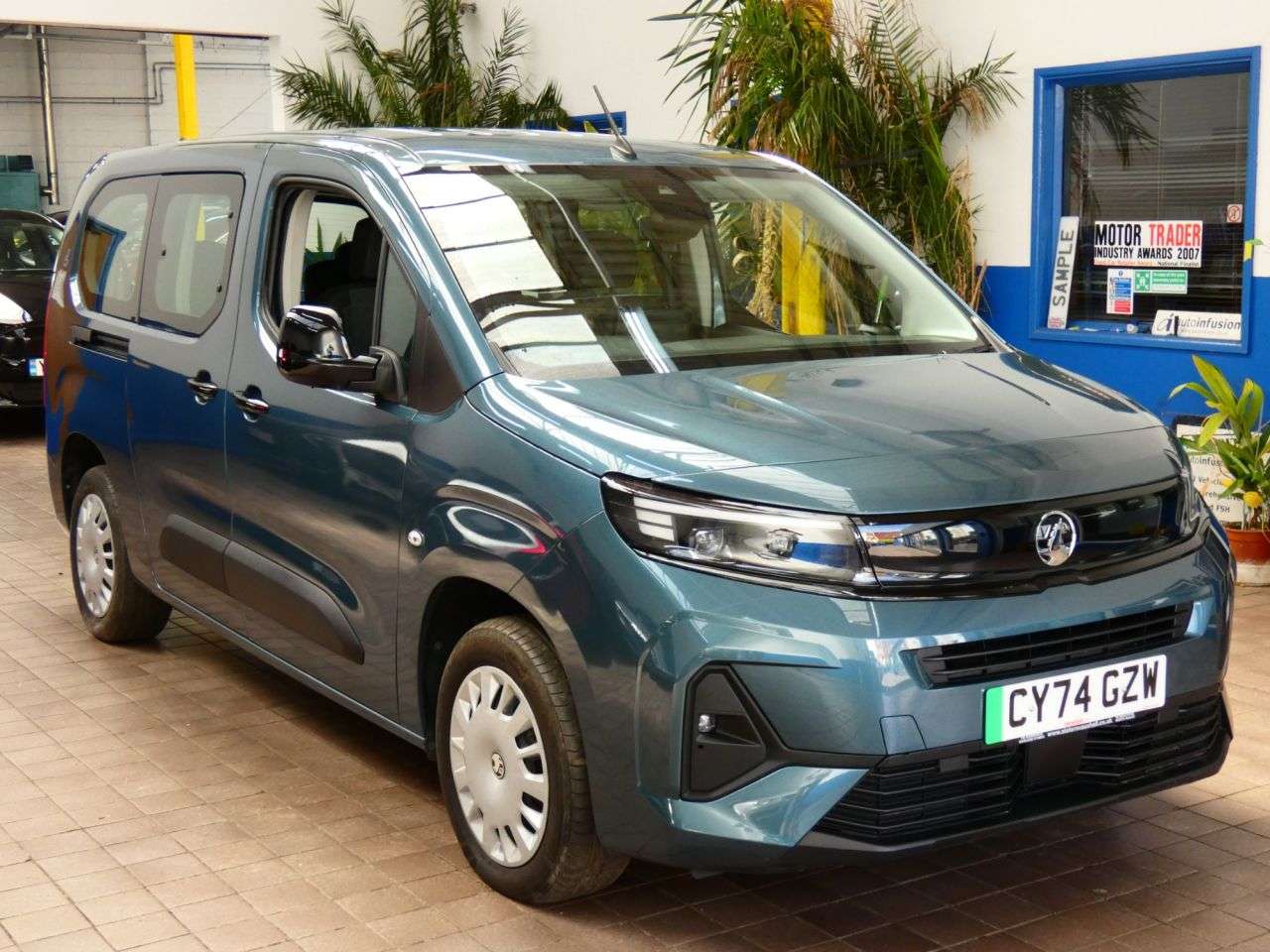 A 2025 VAUXHALL COMBO LIFE ELECTRIC 52kWh Design XL MPV 5dr Electric Auto (7.4kW Charger) (136 ps) LOW MILES 1 A 2025 VAUXHALL COMBO LIFE ELECTRIC 52kWh Design XL MPV 5dr Electric Auto (7.4kW Charger) (136 ps) LOW MILES 1