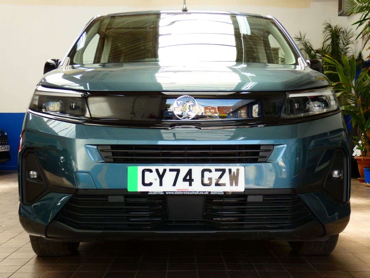 A 2025 VAUXHALL COMBO LIFE ELECTRIC 52kWh Design XL MPV 5dr Electric Auto (7.4kW Charger) (136 ps) LOW MILES 1 A 2025 VAUXHALL COMBO LIFE ELECTRIC 52kWh Design XL MPV 5dr Electric Auto (7.4kW Charger) (136 ps) LOW MILES 1