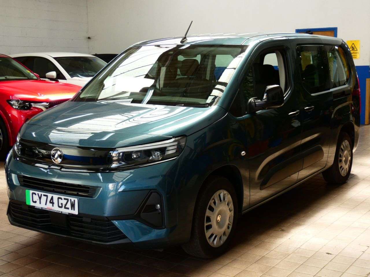 A 2025 VAUXHALL COMBO LIFE ELECTRIC 52kWh Design XL MPV 5dr Electric Auto (7.4kW Charger) (136 ps) LOW MILES 1 A 2025 VAUXHALL COMBO LIFE ELECTRIC 52kWh Design XL MPV 5dr Electric Auto (7.4kW Charger) (136 ps) LOW MILES 1