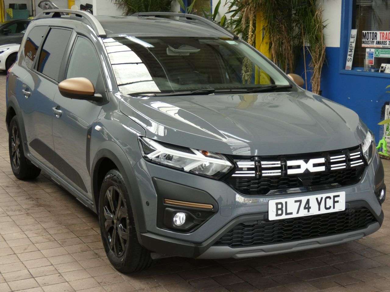 A 2024 DACIA JOGGER 1.6 Hybrid EXTREME MPV 5dr Petrol Hybrid Auto Euro 6 (s/s) (140 ps) GENUINE A 2024 DACIA JOGGER 1.6 Hybrid EXTREME MPV 5dr Petrol Hybrid Auto Euro 6 (s/s) (140 ps) GENUINE