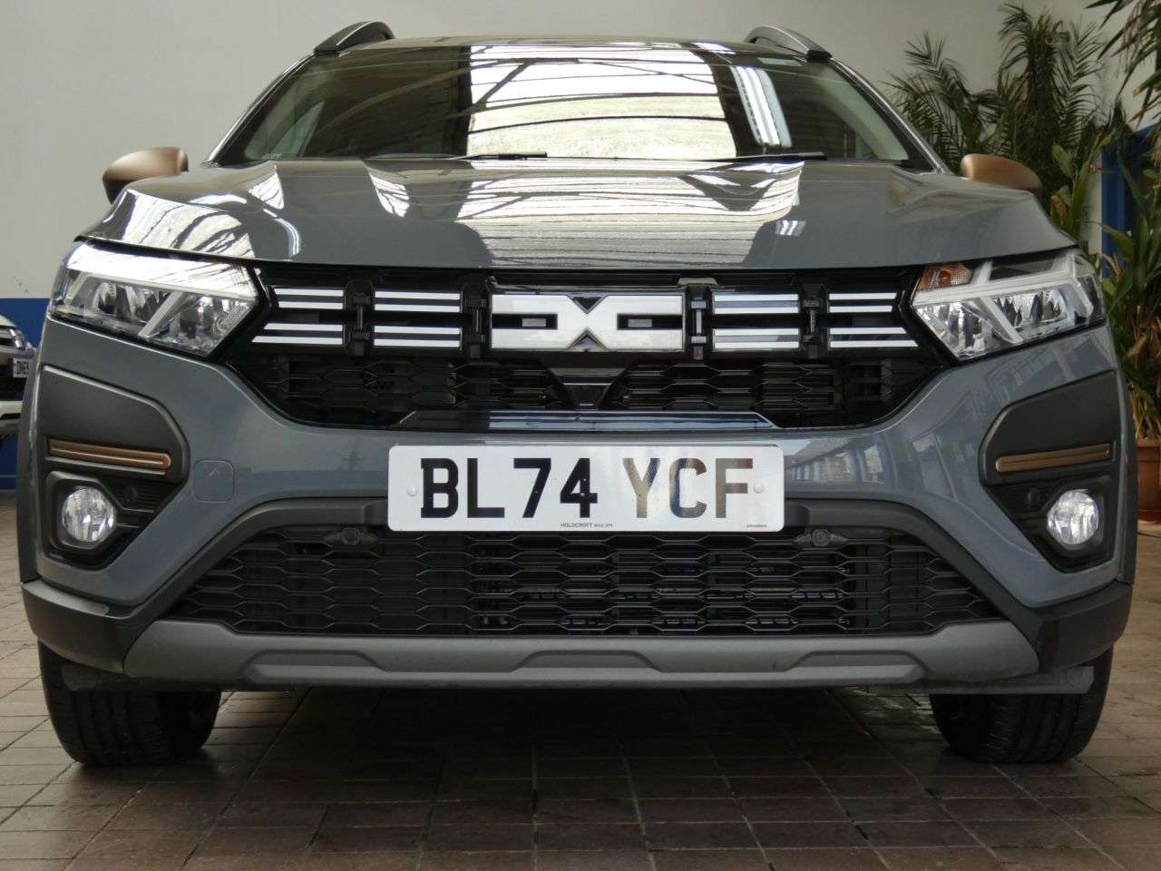 A 2024 DACIA JOGGER 1.6 Hybrid EXTREME MPV 5dr Petrol Hybrid Auto Euro 6 (s/s) (140 ps) GENUINE A 2024 DACIA JOGGER 1.6 Hybrid EXTREME MPV 5dr Petrol Hybrid Auto Euro 6 (s/s) (140 ps) GENUINE