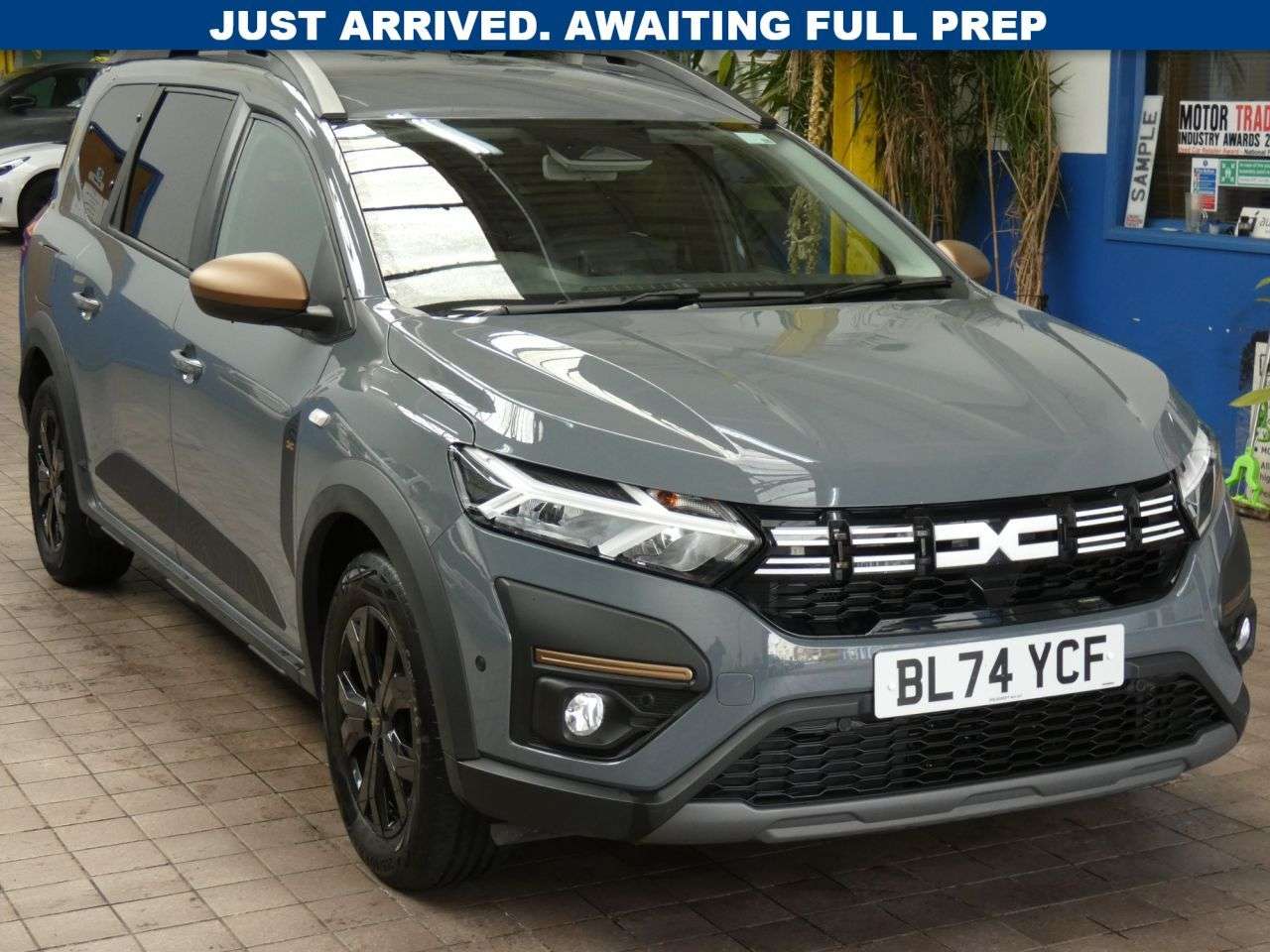 A 2024 DACIA JOGGER 1.6 Hybrid EXTREME MPV 5dr Petrol Hybrid Auto Euro 6 (s/s) (140 ps) GENUINE A 2024 DACIA JOGGER 1.6 Hybrid EXTREME MPV 5dr Petrol Hybrid Auto Euro 6 (s/s) (140 ps) GENUINE