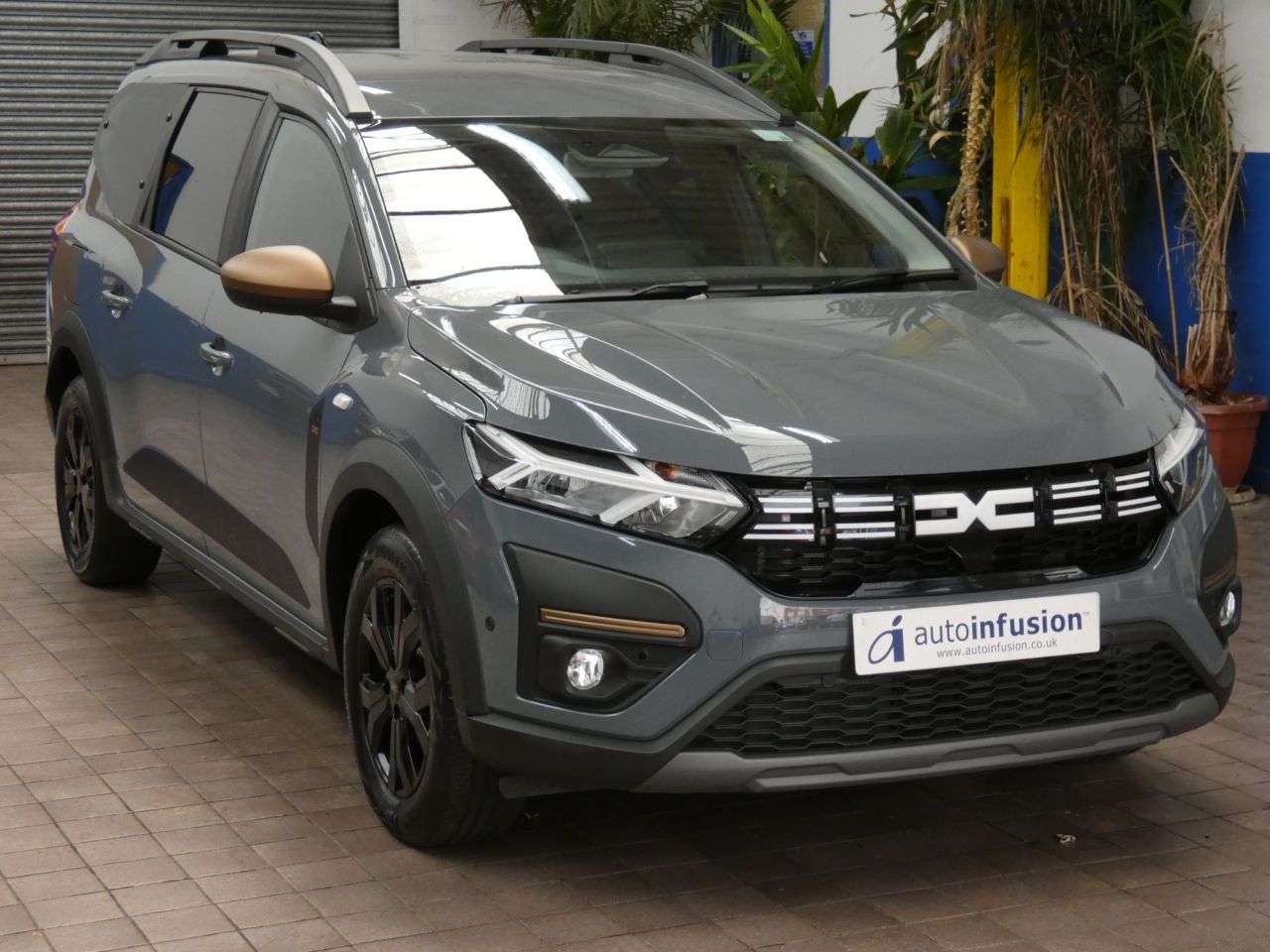 A 2024 DACIA JOGGER 1.6 Hybrid EXTREME MPV 5dr Petrol Hybrid Auto Euro 6 (s/s) (140 ps) GENUINE A 2024 DACIA JOGGER 1.6 Hybrid EXTREME MPV 5dr Petrol Hybrid Auto Euro 6 (s/s) (140 ps) GENUINE