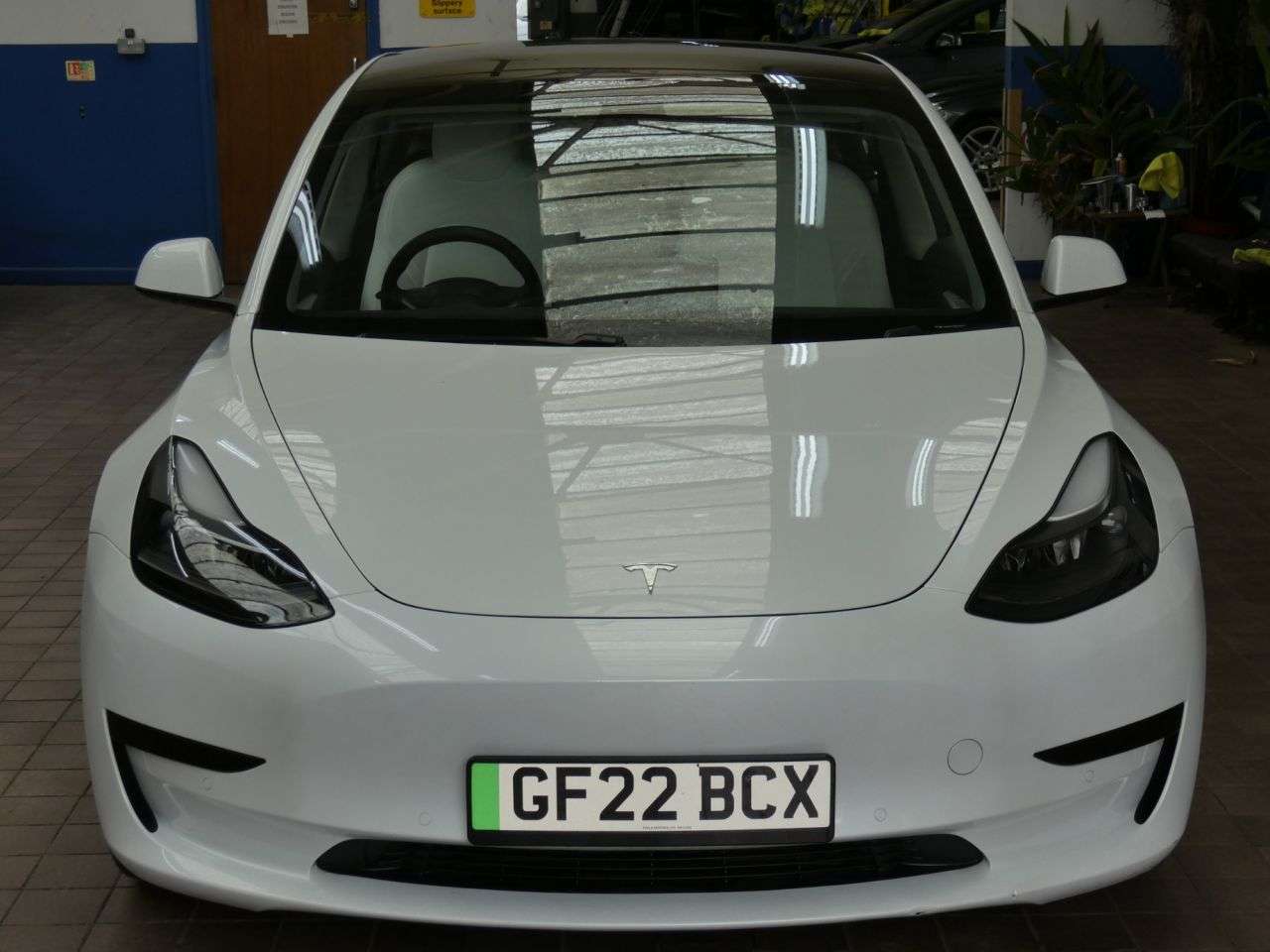 A 2022 TESLA MODEL 3 Standard Range Plus Saloon 4dr Electric Auto RWD (241 bhp) 1 OWNER SERVICE A 2022 TESLA MODEL 3 Standard Range Plus Saloon 4dr Electric Auto RWD (241 bhp) 1 OWNER SERVICE