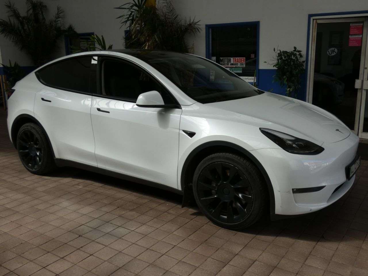 A 2022 TESLA MODEL Y (Dual Motor) Long Range SUV 5dr Electric Auto 4WDE (384 bhp) GENUINE LOW MI A 2022 TESLA MODEL Y (Dual Motor) Long Range SUV 5dr Electric Auto 4WDE (384 bhp) GENUINE LOW MI