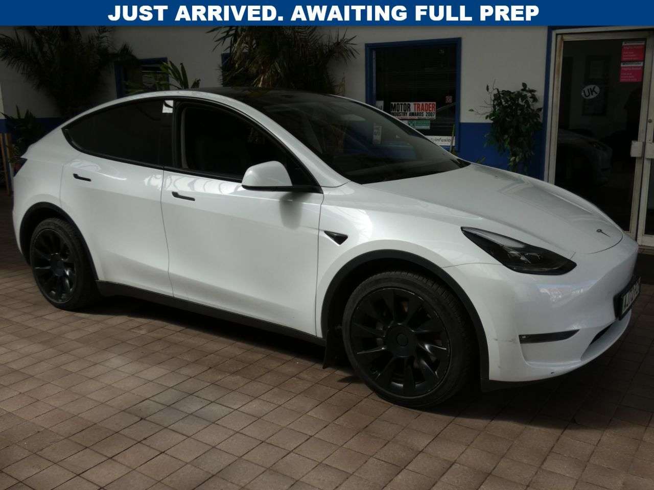A 2022 TESLA MODEL Y (Dual Motor) Long Range SUV 5dr Electric Auto 4WDE (384 bhp) GENUINE LOW MI A 2022 TESLA MODEL Y (Dual Motor) Long Range SUV 5dr Electric Auto 4WDE (384 bhp) GENUINE LOW MI
