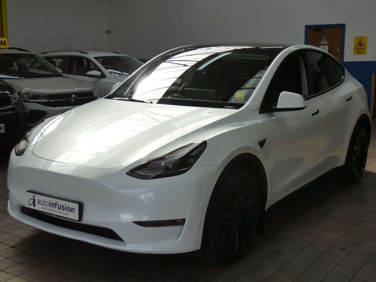 A 2022 TESLA MODEL Y (Dual Motor) Long Range SUV 5dr Electric Auto 4WDE (384 bhp) GENUINE LOW MI A 2022 TESLA MODEL Y (Dual Motor) Long Range SUV 5dr Electric Auto 4WDE (384 bhp) GENUINE LOW MI