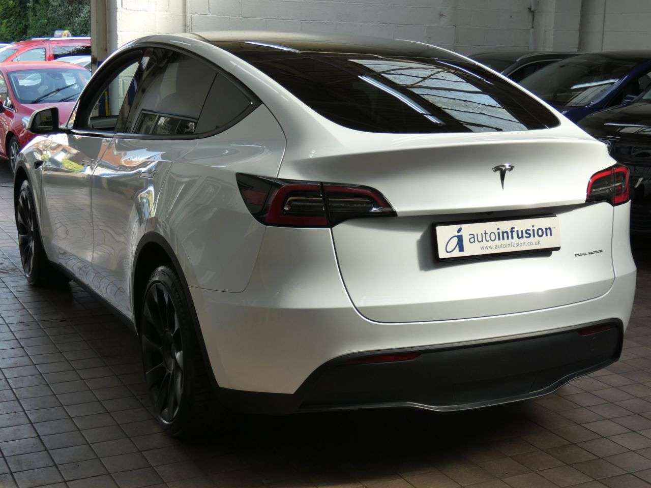 A 2022 TESLA MODEL Y (Dual Motor) Long Range SUV 5dr Electric Auto 4WDE (384 bhp) GENUINE LOW MI A 2022 TESLA MODEL Y (Dual Motor) Long Range SUV 5dr Electric Auto 4WDE (384 bhp) GENUINE LOW MI