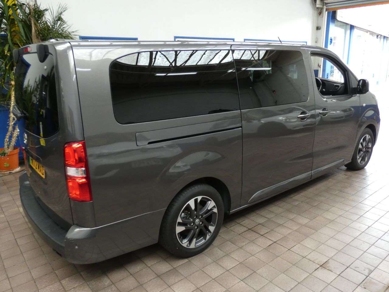 A 2022 VAUXHALL VIVARO LIFE ELECTRIC 50kWh Elite MPV 5dr Electric Auto LWB (8 Seat, 7.4kW Charger) (136 ps) 1 OW A 2022 VAUXHALL VIVARO LIFE ELECTRIC 50kWh Elite MPV 5dr Electric Auto LWB (8 Seat, 7.4kW Charger) (136 ps) 1 OW