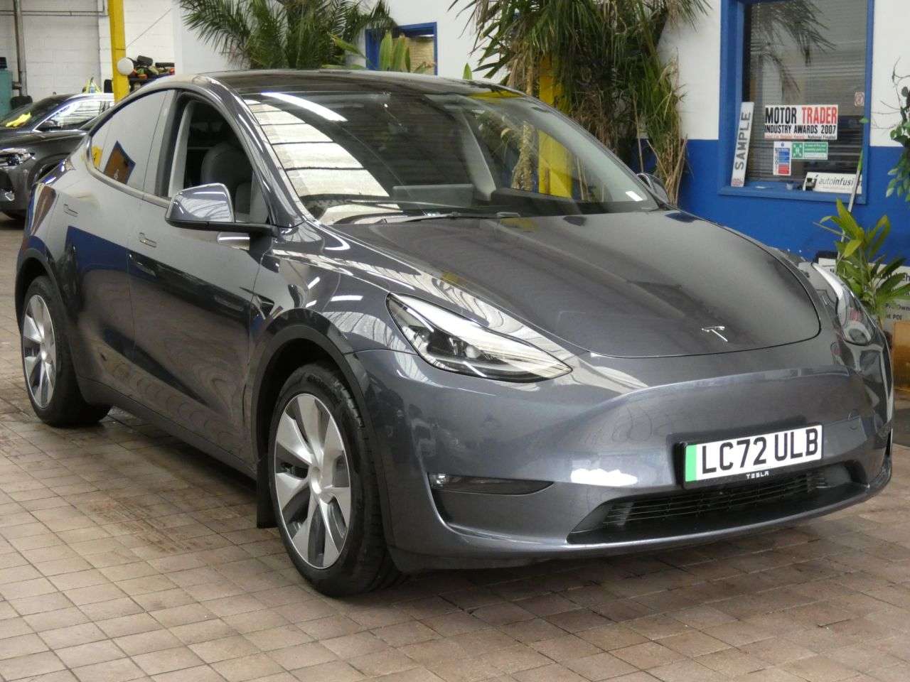 A 2022 TESLA MODEL Y (Dual Motor) Long Range SUV 5dr Electric Auto 4WDE (384 bhp) 1 OWNER STUNNI A 2022 TESLA MODEL Y (Dual Motor) Long Range SUV 5dr Electric Auto 4WDE (384 bhp) 1 OWNER STUNNI
