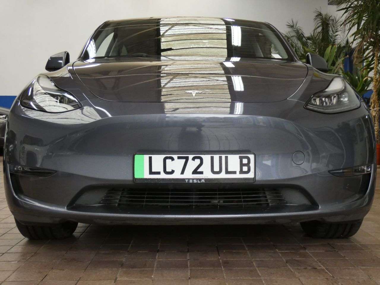 A 2022 TESLA MODEL Y (Dual Motor) Long Range SUV 5dr Electric Auto 4WDE (384 bhp) 1 OWNER STUNNI A 2022 TESLA MODEL Y (Dual Motor) Long Range SUV 5dr Electric Auto 4WDE (384 bhp) 1 OWNER STUNNI
