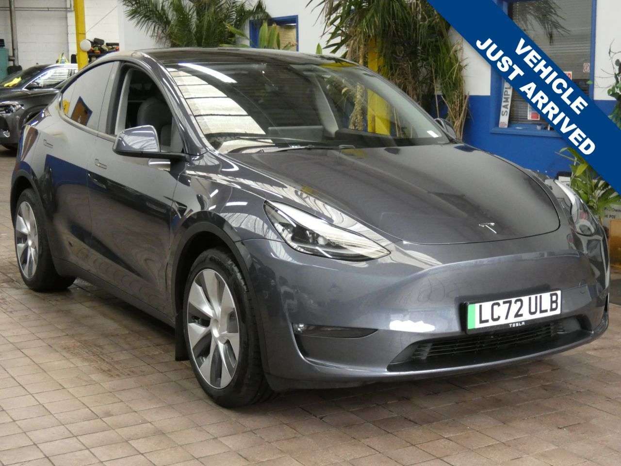 A 2022 TESLA MODEL Y (Dual Motor) Long Range SUV 5dr Electric Auto 4WDE (384 bhp) 1 OWNER STUNNI A 2022 TESLA MODEL Y (Dual Motor) Long Range SUV 5dr Electric Auto 4WDE (384 bhp) 1 OWNER STUNNI