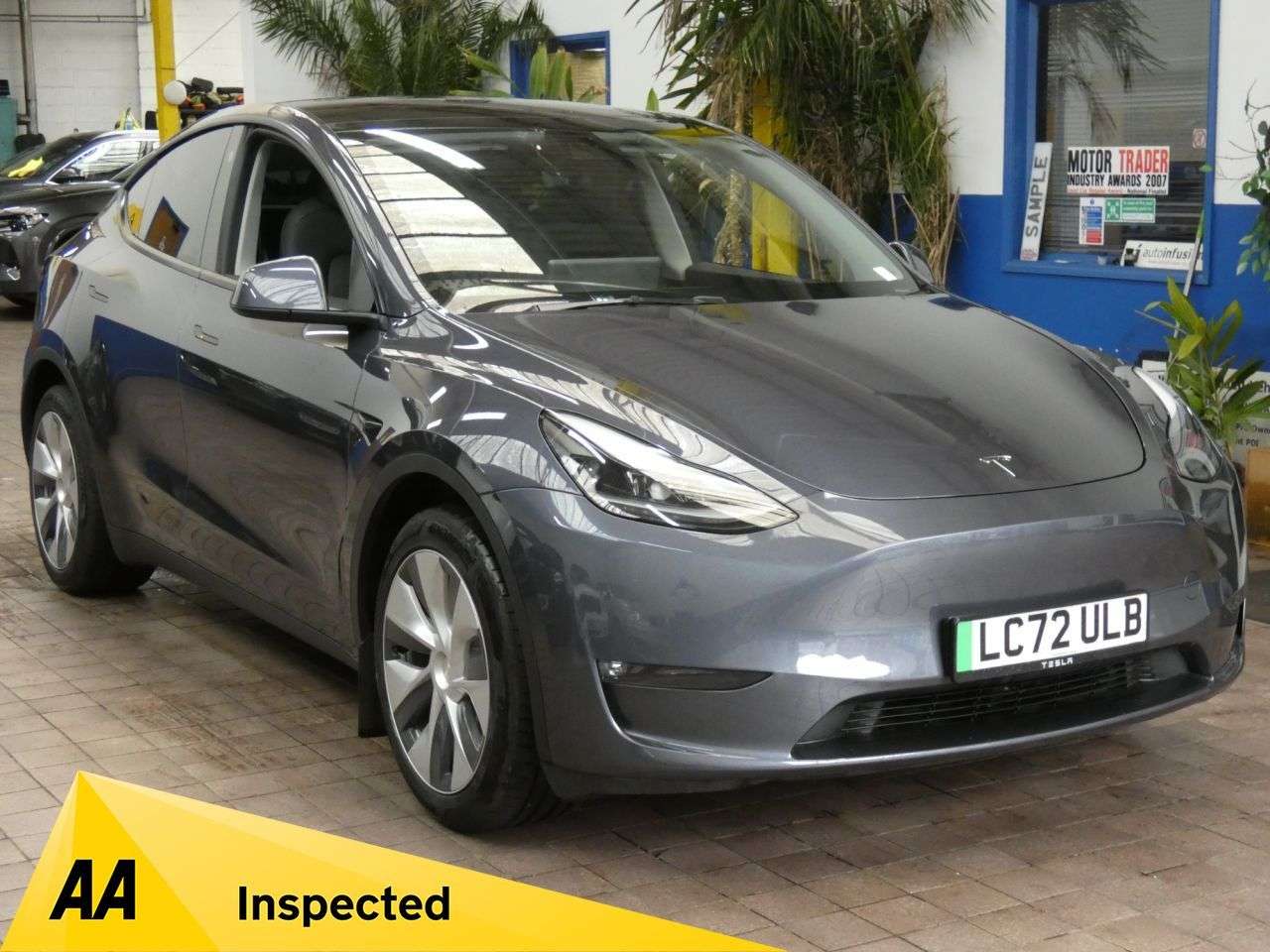A 2022 TESLA MODEL Y (Dual Motor) Long Range SUV 5dr Electric Auto 4WDE (384 bhp) 1 OWNER STUNNI A 2022 TESLA MODEL Y (Dual Motor) Long Range SUV 5dr Electric Auto 4WDE (384 bhp) 1 OWNER STUNNI