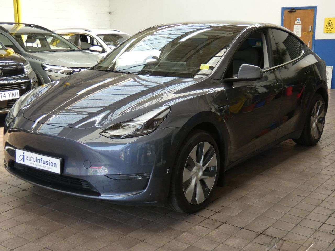 A 2022 TESLA MODEL Y (Dual Motor) Long Range SUV 5dr Electric Auto 4WDE (384 bhp) 1 OWNER STUNNI A 2022 TESLA MODEL Y (Dual Motor) Long Range SUV 5dr Electric Auto 4WDE (384 bhp) 1 OWNER STUNNI