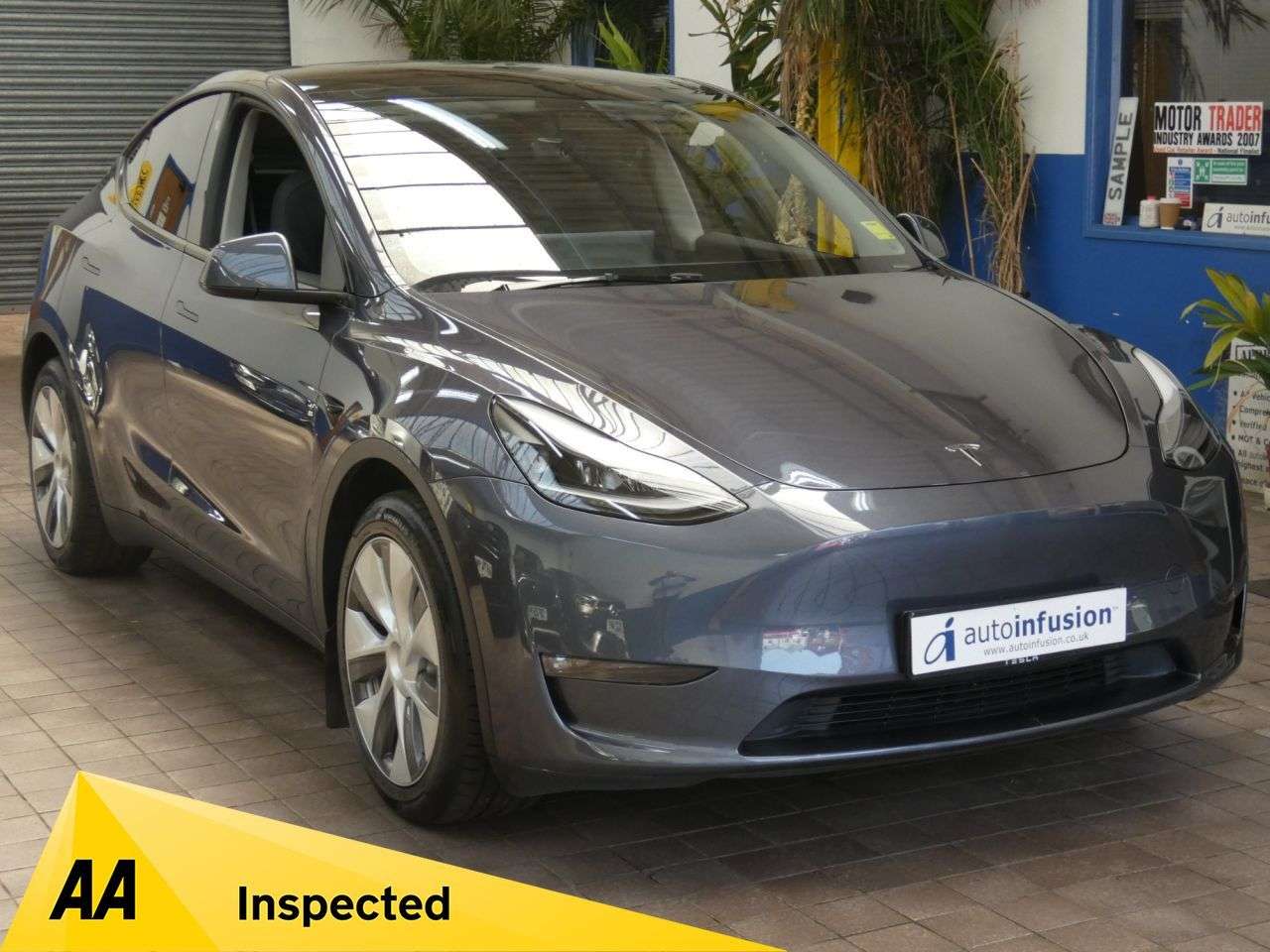 A 2022 TESLA MODEL Y (Dual Motor) Long Range SUV 5dr Electric Auto 4WDE (384 bhp) 1 OWNER STUNNI A 2022 TESLA MODEL Y (Dual Motor) Long Range SUV 5dr Electric Auto 4WDE (384 bhp) 1 OWNER STUNNI
