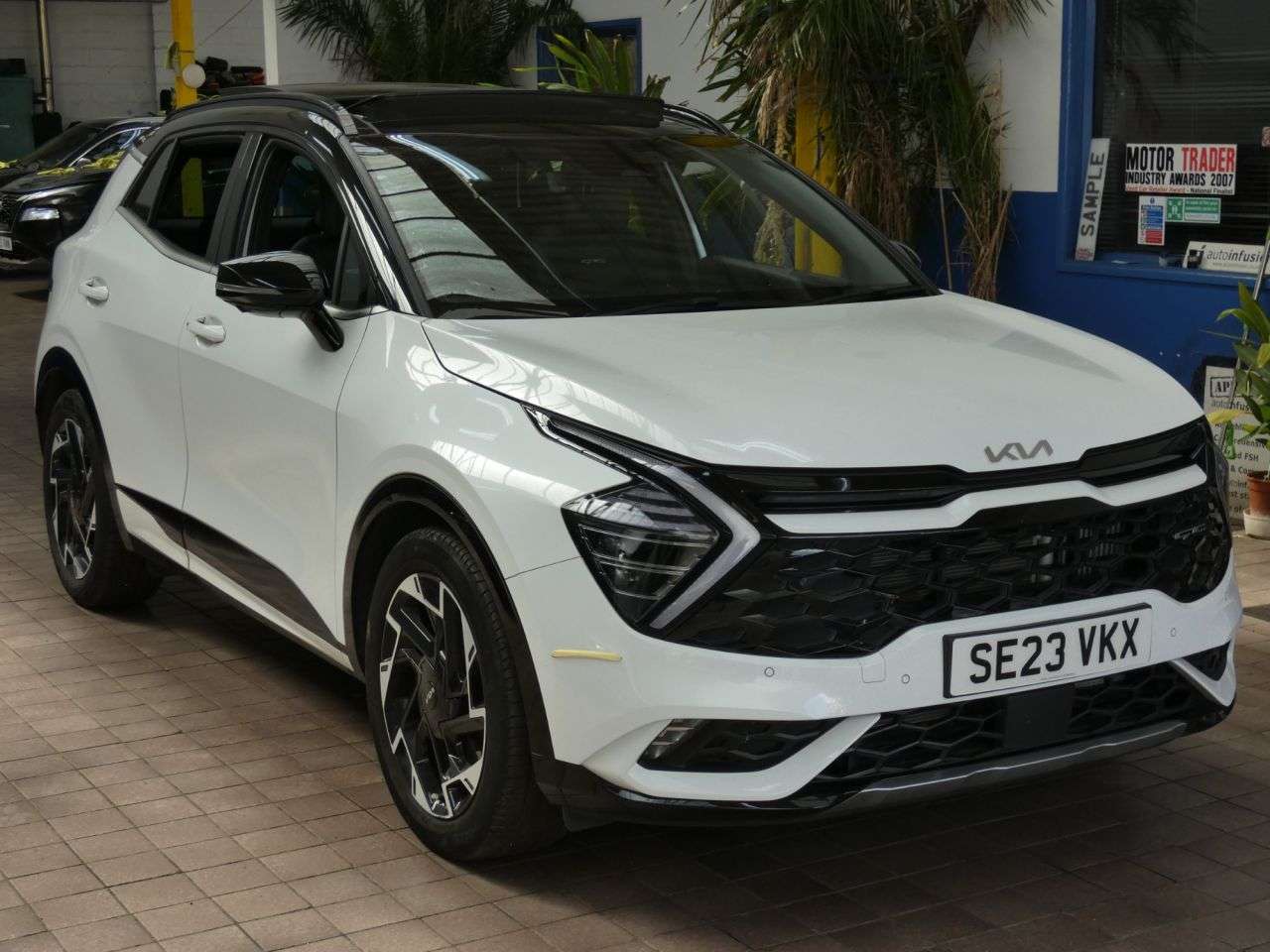 A 2023 KIA SPORTAGE 1.6 T-GDi MHEV GT-Line S SUV 5dr Petrol Hybrid DCT AWD Euro 6 (s/s) (148 bh A 2023 KIA SPORTAGE 1.6 T-GDi MHEV GT-Line S SUV 5dr Petrol Hybrid DCT AWD Euro 6 (s/s) (148 bh