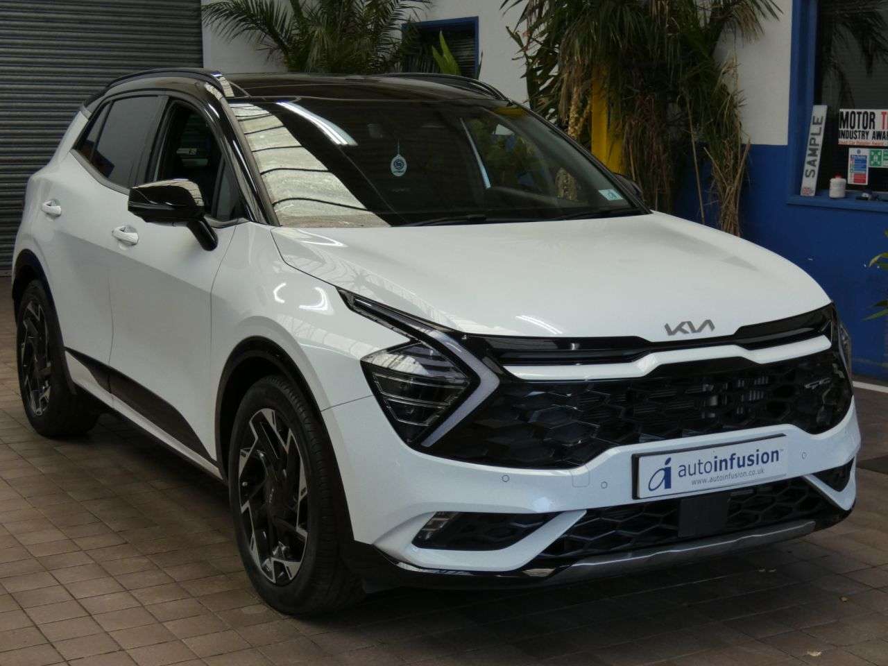 A 2023 KIA SPORTAGE 1.6 T-GDi MHEV GT-Line S SUV 5dr Petrol Hybrid DCT AWD Euro 6 (s/s) (148 bh A 2023 KIA SPORTAGE 1.6 T-GDi MHEV GT-Line S SUV 5dr Petrol Hybrid DCT AWD Euro 6 (s/s) (148 bh