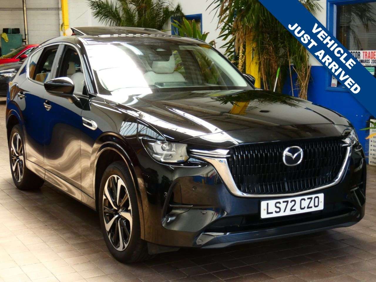 A 2023 MAZDA CX-60 2.5 e-SKYACTIV 17.8kWh Takumi SUV 5dr Petrol Plug-in Hybrid Auto 4WD Euro 6 A 2023 MAZDA CX-60 2.5 e-SKYACTIV 17.8kWh Takumi SUV 5dr Petrol Plug-in Hybrid Auto 4WD Euro 6