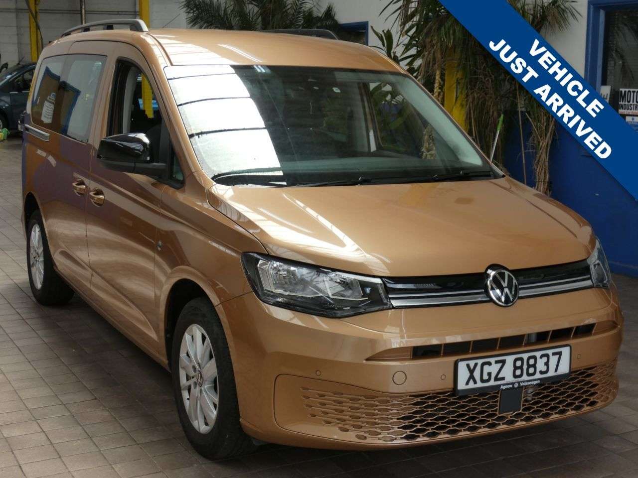 A 2022 VOLKSWAGEN CADDY MAXI 2.0 TDI Life MPV 5dr Diesel Manual Euro 6 (s/s) (122 ps) 1 OWNER SERVICE WA A 2022 VOLKSWAGEN CADDY MAXI 2.0 TDI Life MPV 5dr Diesel Manual Euro 6 (s/s) (122 ps) 1 OWNER SERVICE WA