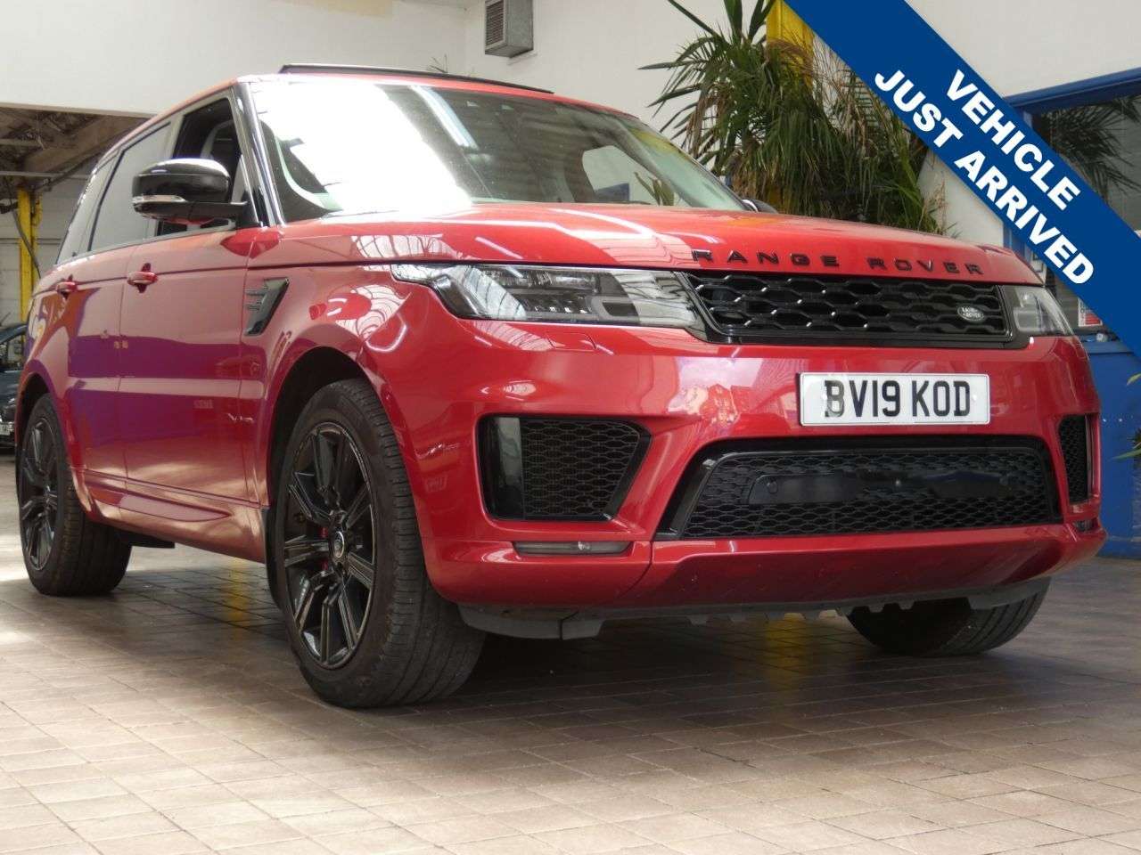 A 2019 LAND ROVER RANGE ROVER SPORT 2.0 P400e 13.1kWh HSE GPF Dynamic SUV 5dr Petrol Plug-in Hybrid Auto 4WD Eu A 2019 LAND ROVER RANGE ROVER SPORT 2.0 P400e 13.1kWh HSE GPF Dynamic SUV 5dr Petrol Plug-in Hybrid Auto 4WD Eu
