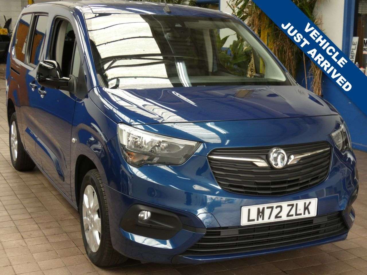 A 2022 VAUXHALL COMBO LIFE 1.2 Turbo SE XL MPV 5dr Petrol Auto Euro 6 (s/s) (7 Seat) (130 ps) 1 OWNER A 2022 VAUXHALL COMBO LIFE 1.2 Turbo SE XL MPV 5dr Petrol Auto Euro 6 (s/s) (7 Seat) (130 ps) 1 OWNER