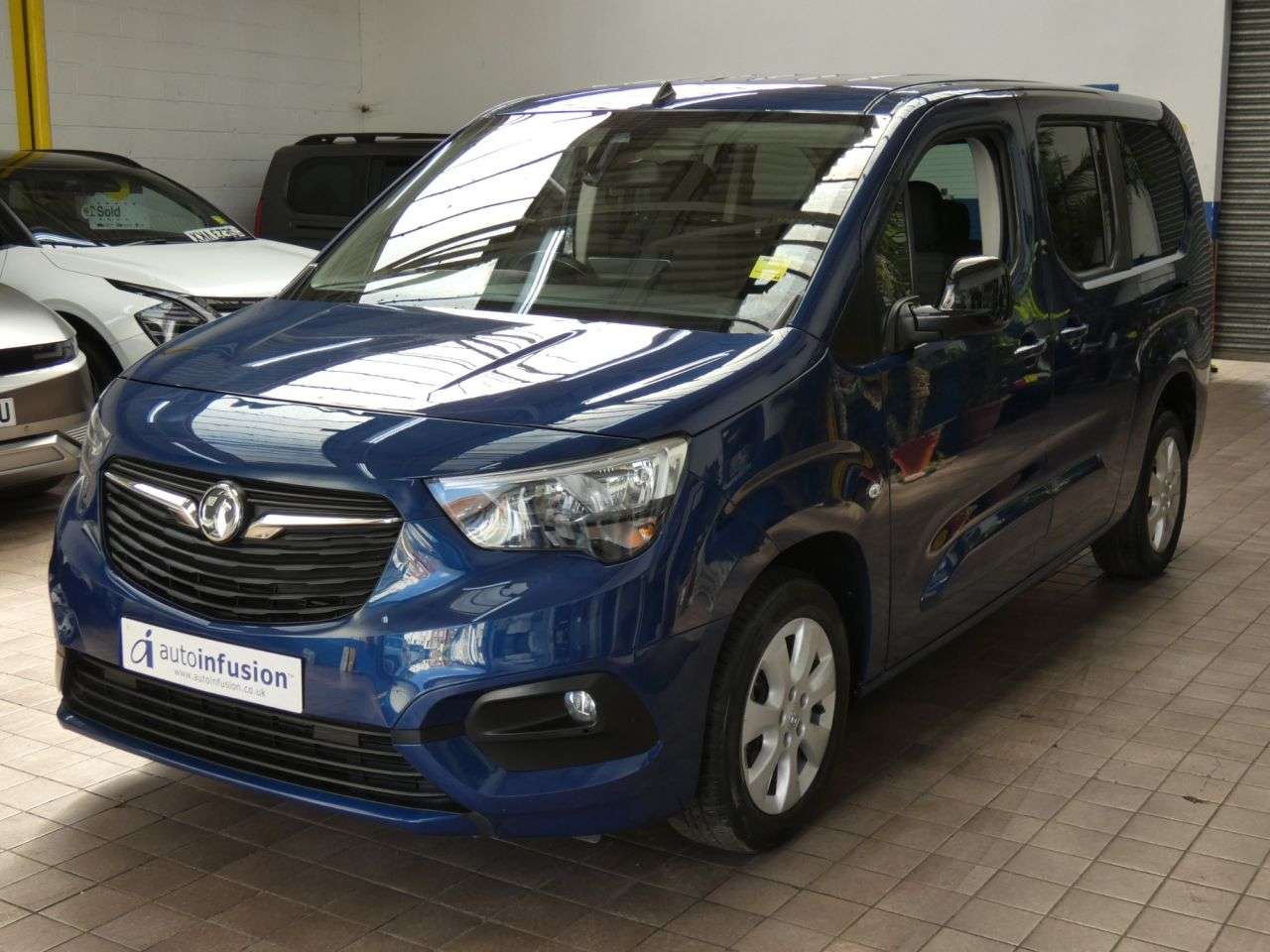 A 2022 VAUXHALL COMBO LIFE 1.2 Turbo SE XL MPV 5dr Petrol Auto Euro 6 (s/s) (7 Seat) (130 ps) 1 OWNER A 2022 VAUXHALL COMBO LIFE 1.2 Turbo SE XL MPV 5dr Petrol Auto Euro 6 (s/s) (7 Seat) (130 ps) 1 OWNER