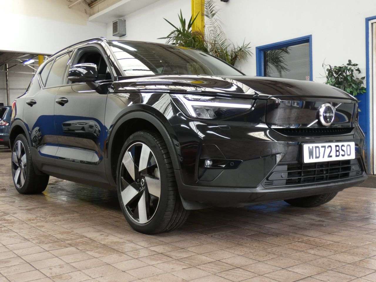2023 VOLVO XC40 2023 VOLVO XC40