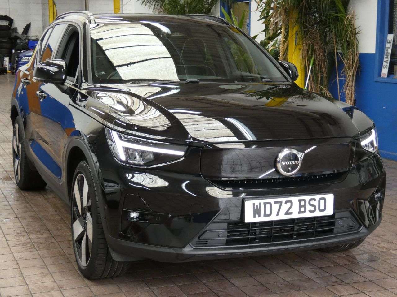 2023 VOLVO XC40 2023 VOLVO XC40