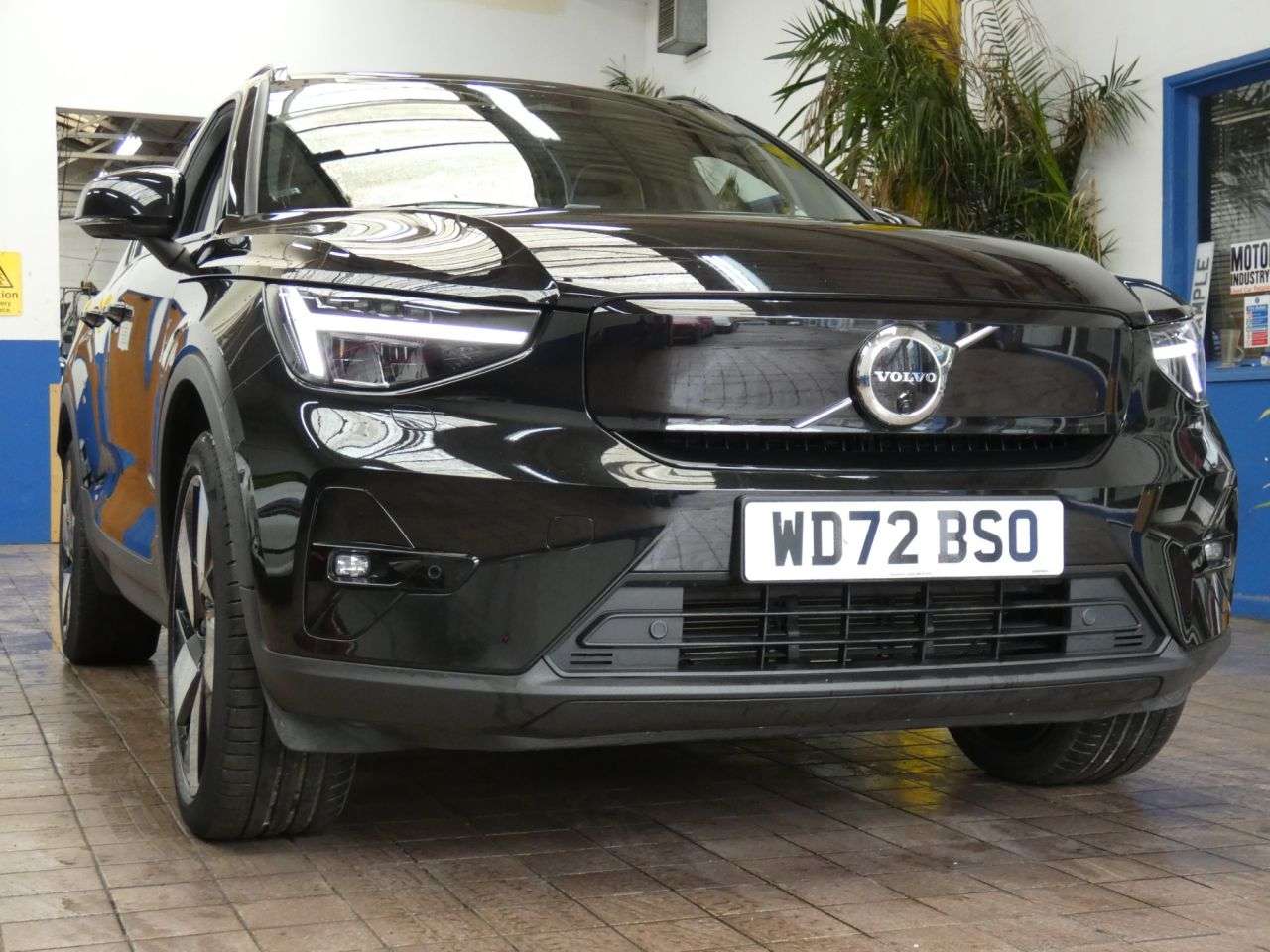 2023 VOLVO XC40 2023 VOLVO XC40
