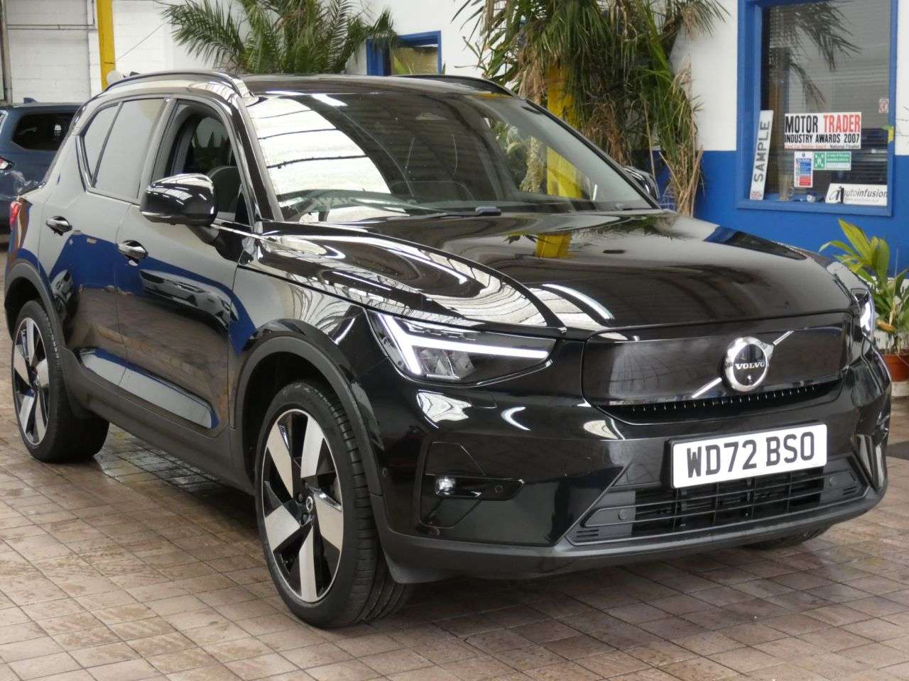 2023 VOLVO XC40 2023 VOLVO XC40
