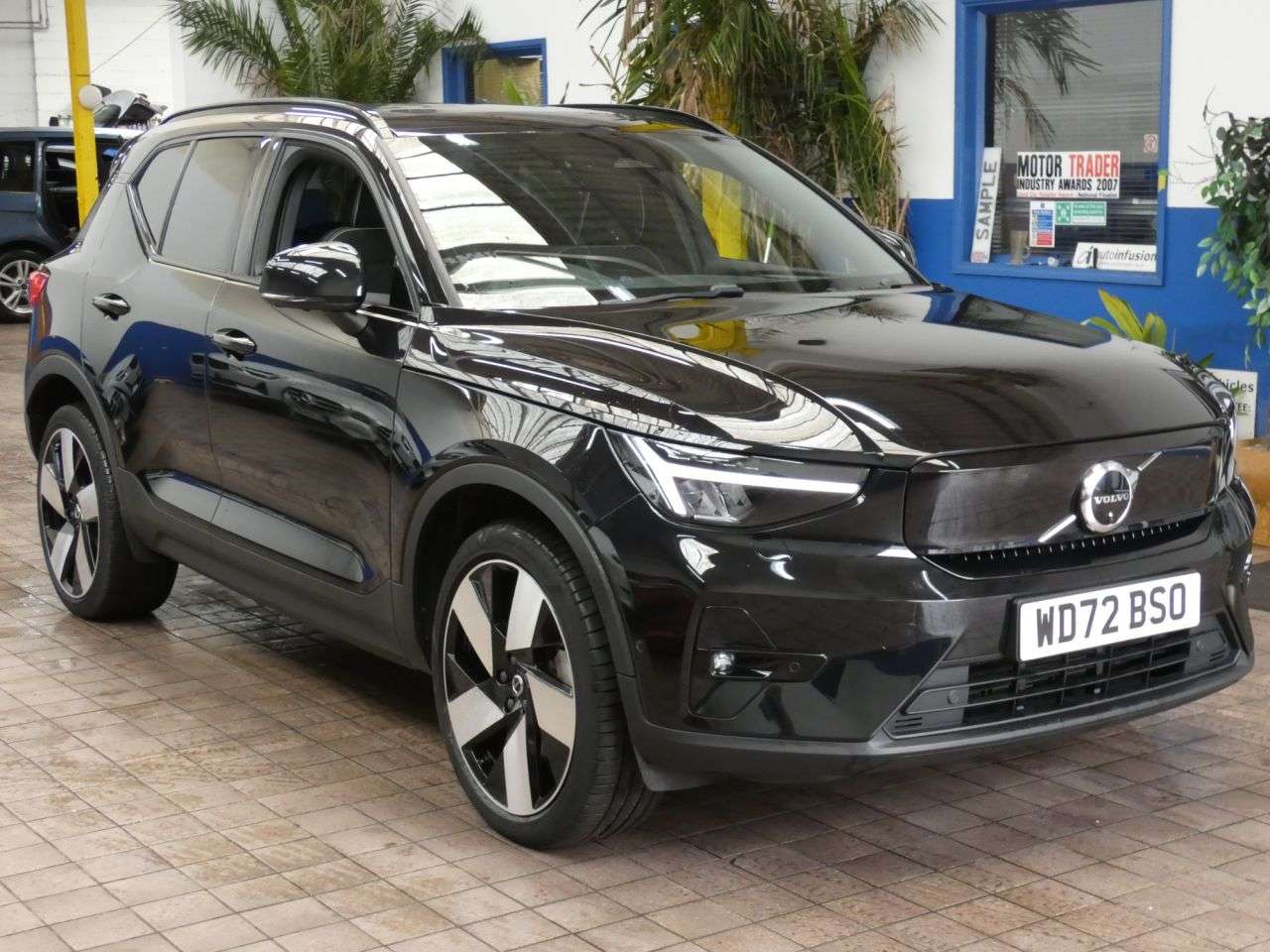 2023 VOLVO XC40 2023 VOLVO XC40