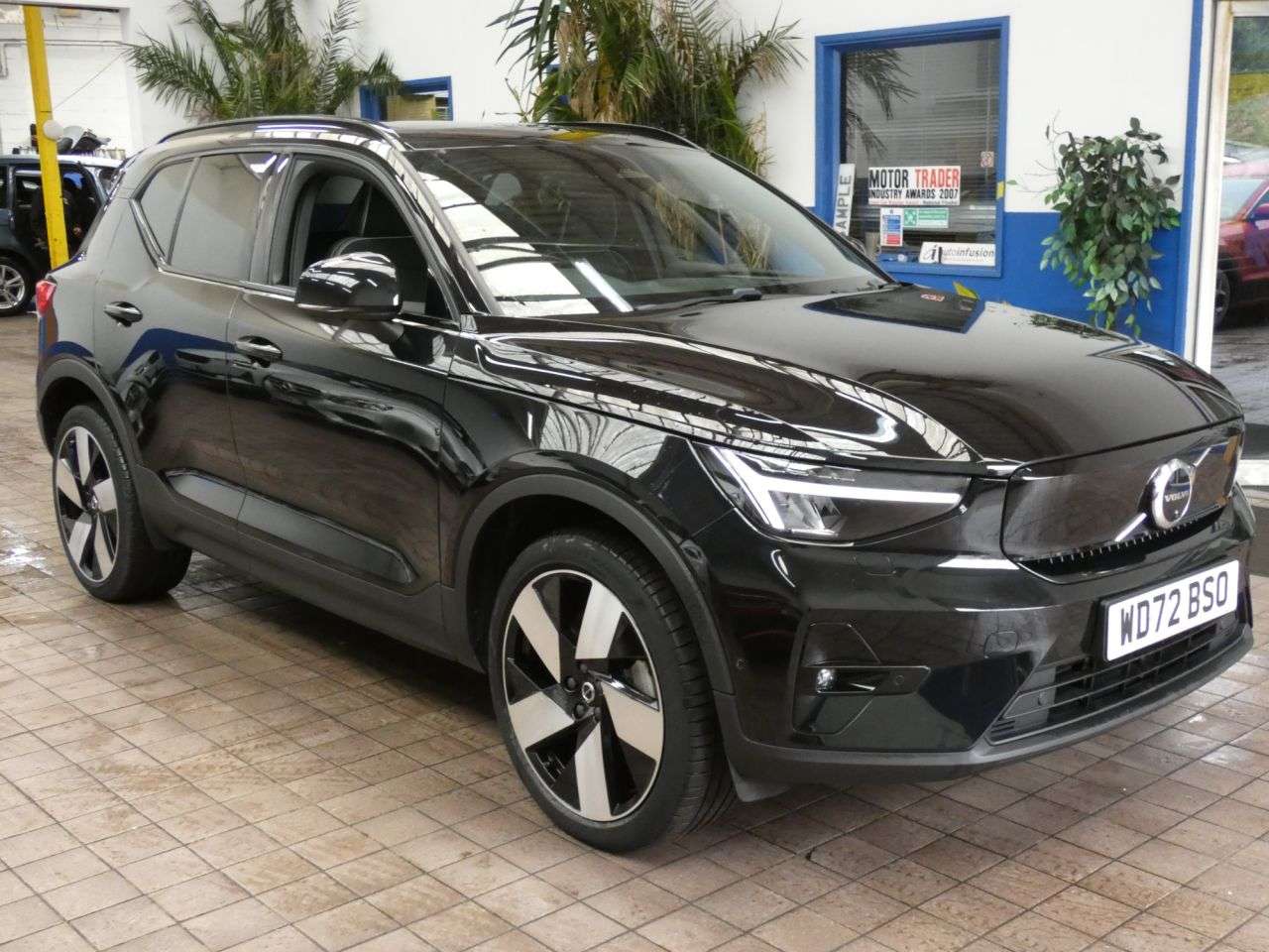 2023 VOLVO XC40 2023 VOLVO XC40