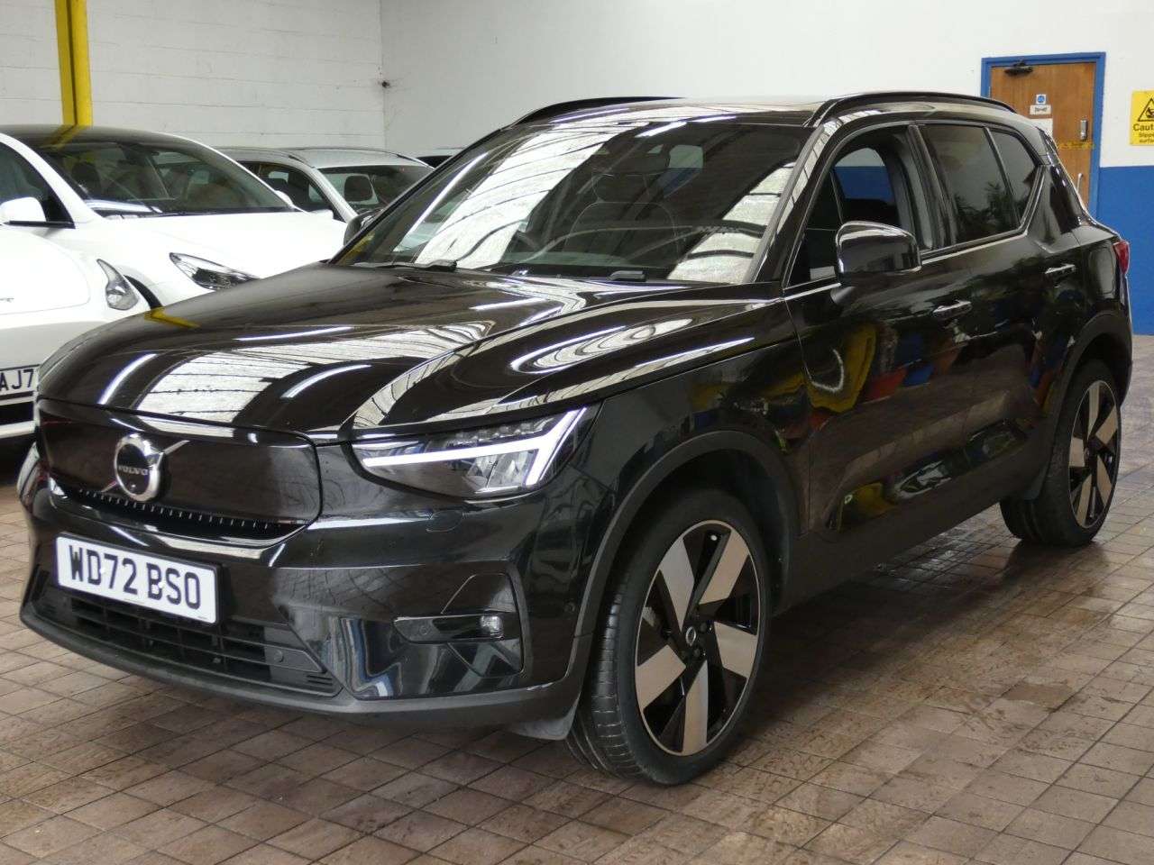 2023 VOLVO XC40 2023 VOLVO XC40