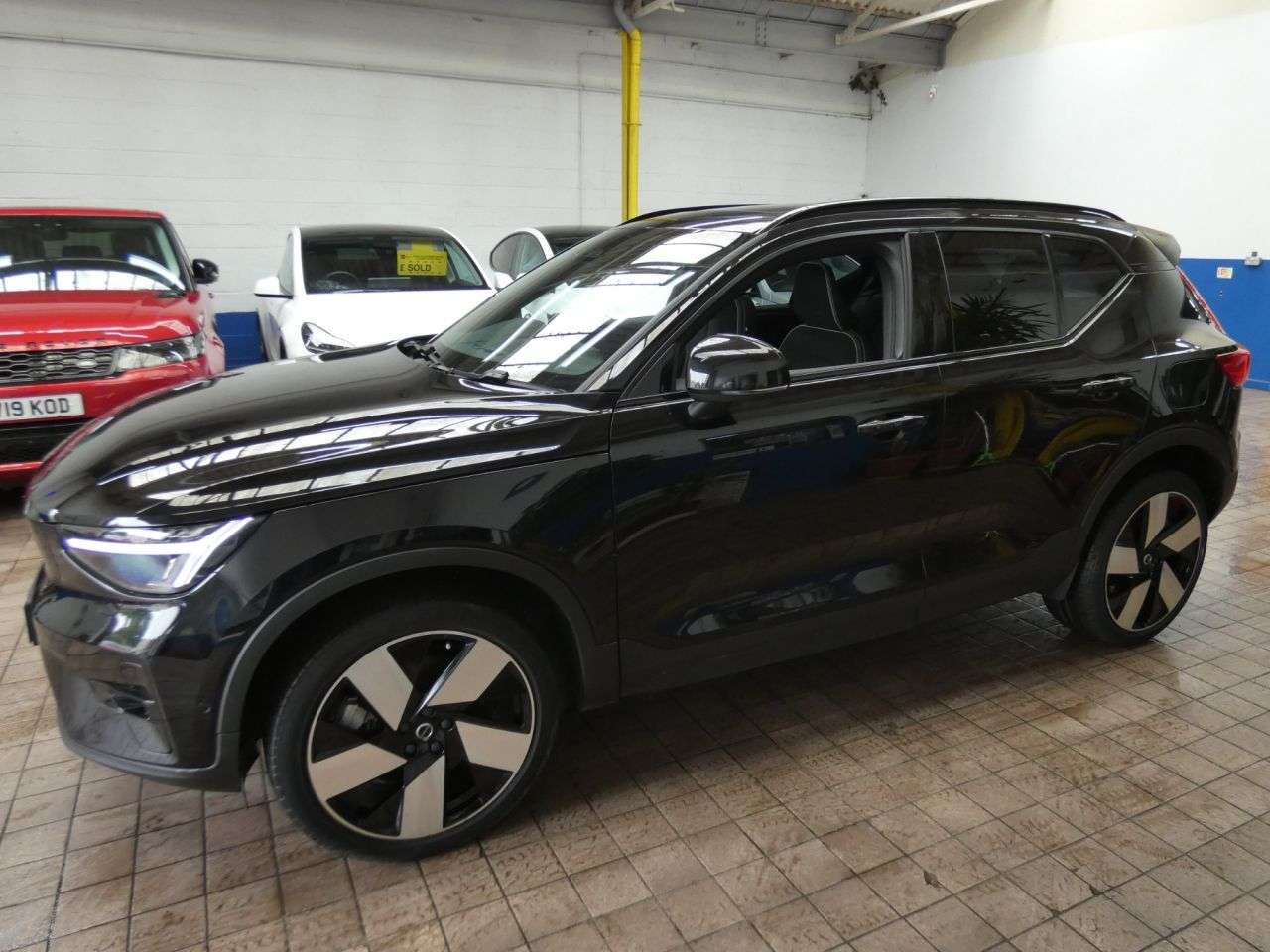 2023 VOLVO XC40 2023 VOLVO XC40