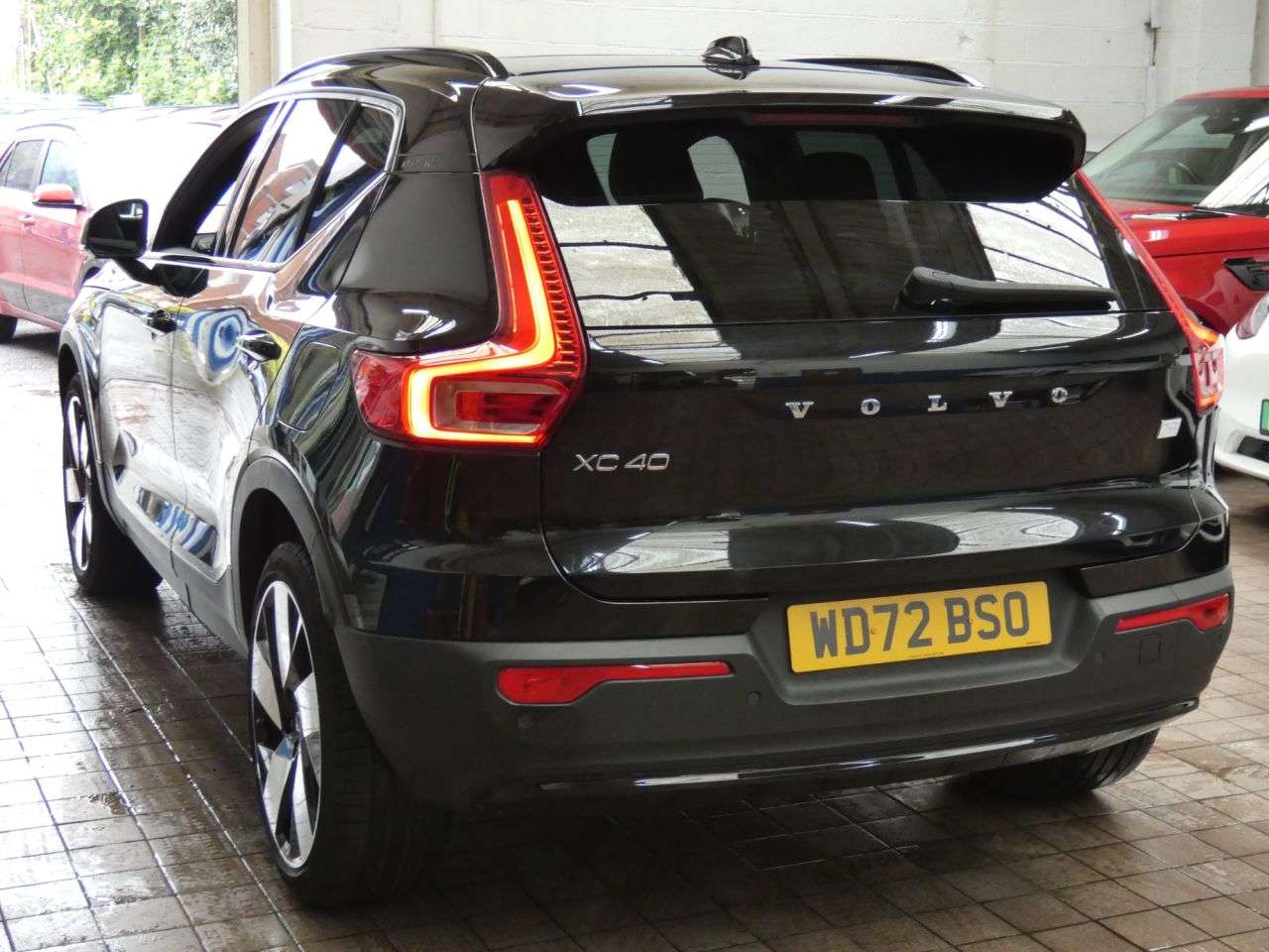 2023 VOLVO XC40 2023 VOLVO XC40