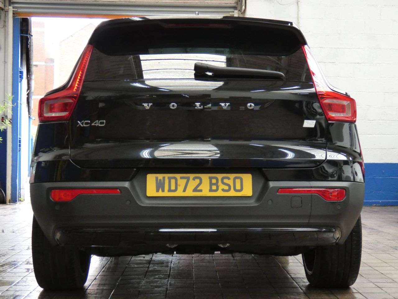 2023 VOLVO XC40 2023 VOLVO XC40