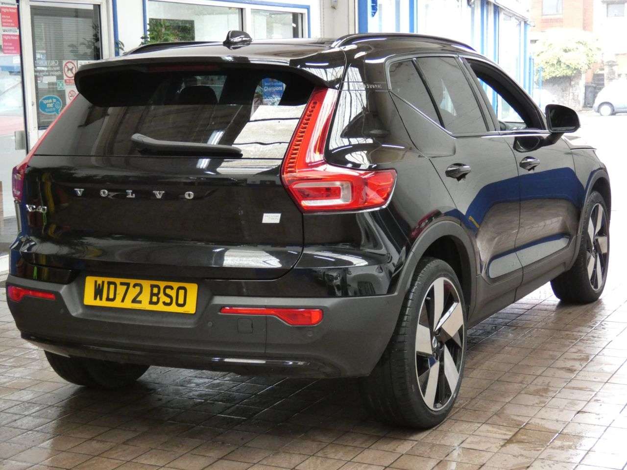 2023 VOLVO XC40 2023 VOLVO XC40