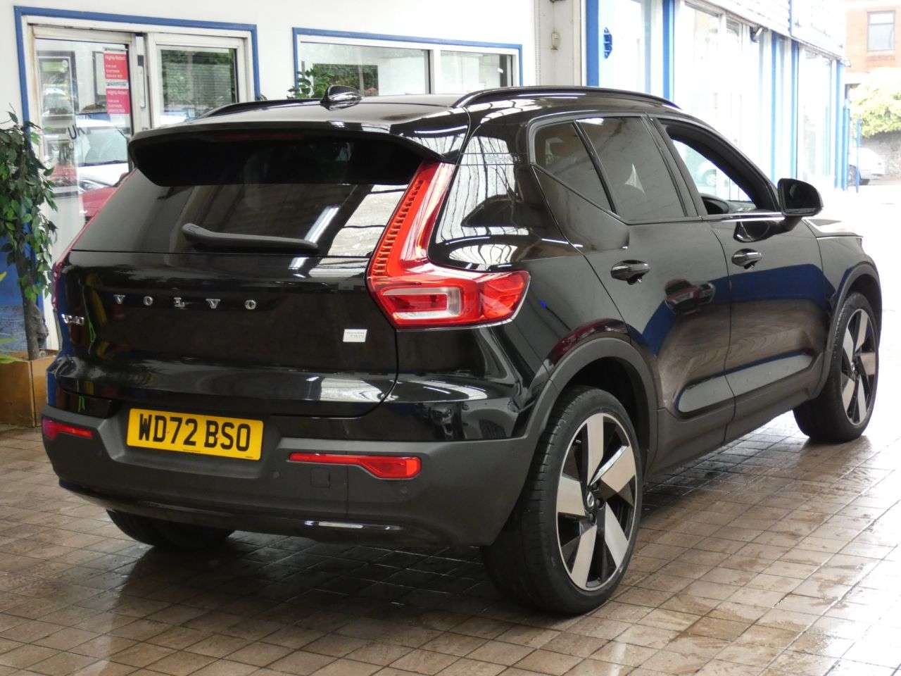 2023 VOLVO XC40 2023 VOLVO XC40