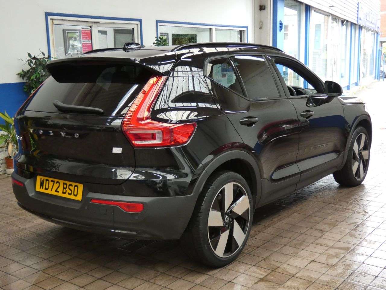 2023 VOLVO XC40 2023 VOLVO XC40
