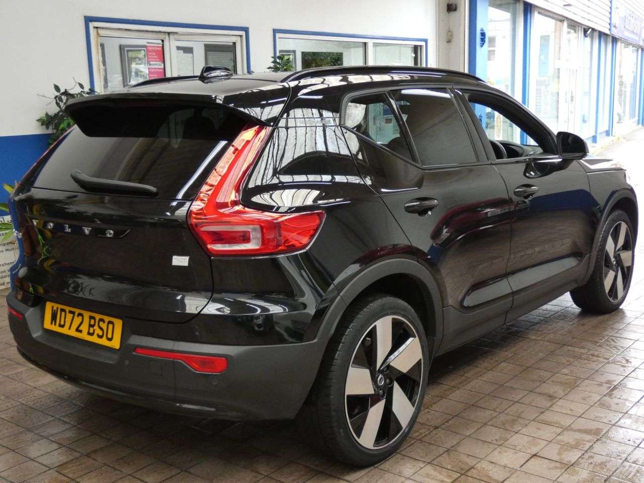 2023 VOLVO XC40 2023 VOLVO XC40