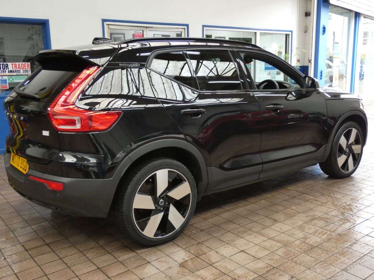 2023 VOLVO XC40 2023 VOLVO XC40