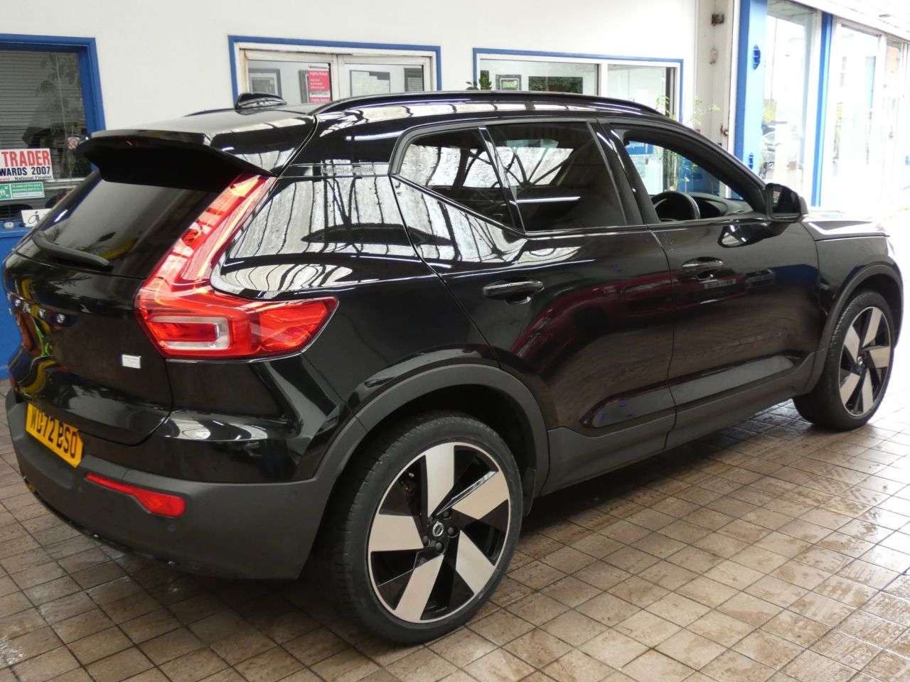 2023 VOLVO XC40 2023 VOLVO XC40