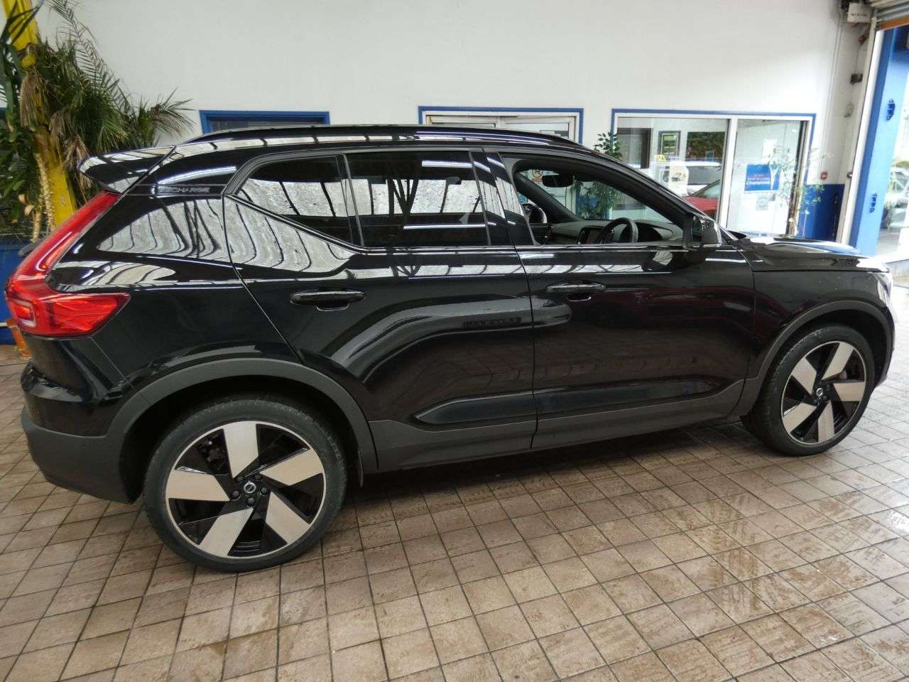 2023 VOLVO XC40 2023 VOLVO XC40
